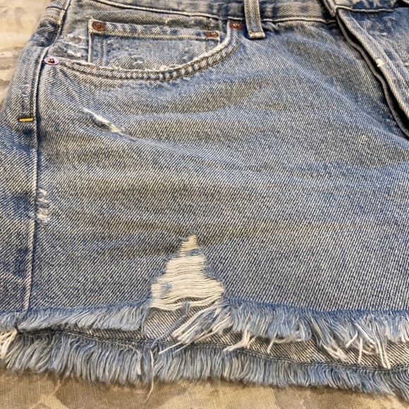 Like New Agolde Parker Shorts - Picture 6 of 16